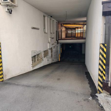 Izdavanje garažnog mesta, 11m2, Bubanj