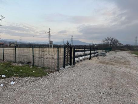 Izdaje se plac na Matejevačkom putu