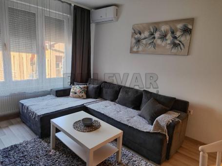 Izdaje se odličan stan kod Pravnog fakulteta, 40m2
