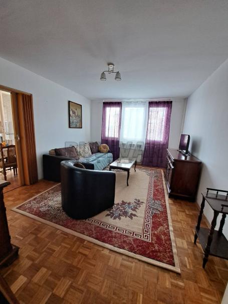Izdaje se stan na Bulevaru Nemanjića