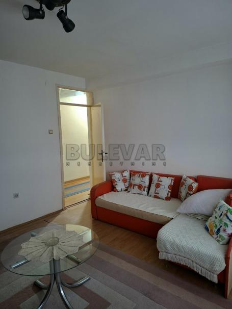 Izdaje se odličan stan u centru Niša, 54m2