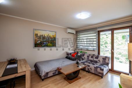 Dvosoban  stan  kod  Medicinskog, V  sprat, 45 m2 plus  terasa