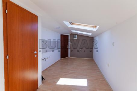 Dvoiposoban  stan , atelje, centar, lift, 68 m2