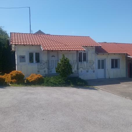 Kuća u  Kragujevcu, Košutnjak - 86 m2, plac 10,80 ari