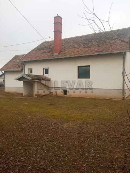 Novo Selo, Velika Plana, kuća 89 m2, pomoćni objekti 73m2 i 61m2, plac 2496 m2