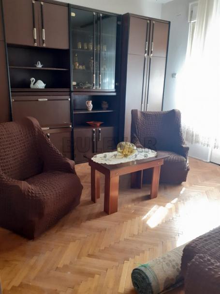 Izdaje se dvosoban stan kod Caira, 65m2