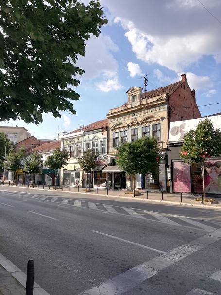 Kuća u Kragujevcu, centar -  kuća 166 m2, podrum 100 m2, lokal 30 m2