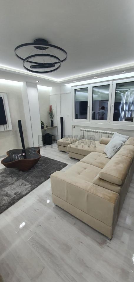 Izdaje se Lux stan u strogom centru grada, 85m2!