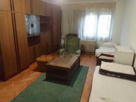 Izdaje se stan za smeštaj radnika, a može i kao posovni prostor 90m2!