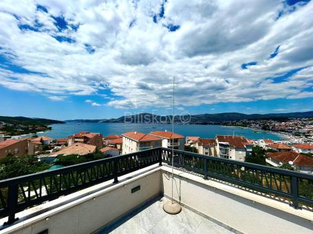 Penthouse s otvorenim pogledom na more, krovna terasa