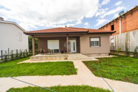Porodična kuća 135m2 na placu 600m2, Murtovina - Podgorica