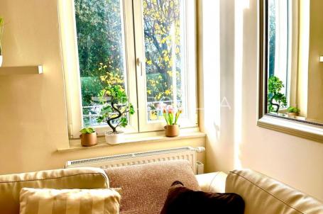 Crikvenica, ZIMSKI NAJAM, trosoban stan, prvi red do mora površine 70 m²