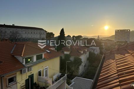 Split, Gripe, trosoban stan 60 m² / iznimna lokacija / potencijal za renovaciju
