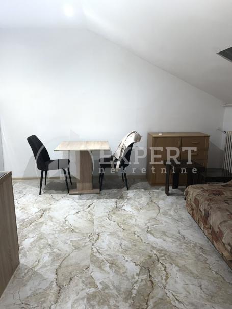 Izdaje se jednoiposoban stan na Bulevaru Nemanjića, 41m2!