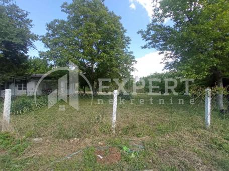 Izdaje se plac na Banjskom putu, 2411m2