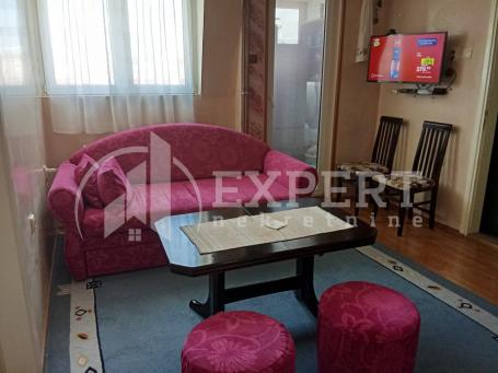 Izdaje se dvosoban stan na Bulevaru Nemanjića, 40m2!