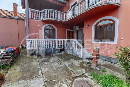 Odlična porodična kuća, 200 m2