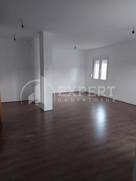 Izdaje se stan u kući u Brzom Brodu, 117m2
