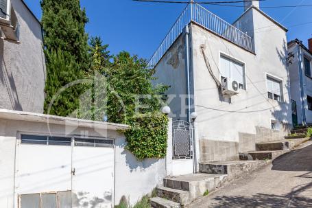 Odlična porodična kuća, 247m2, plac  3.13ara, kod kompleksa Novi Niš