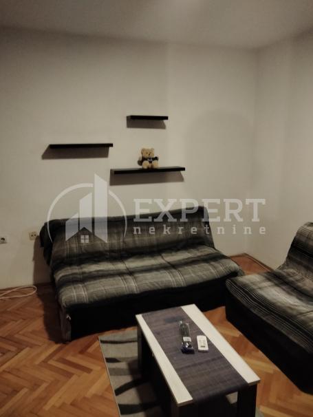 Izdaje se odličan, jednosoban stan u ulici Cara Uroša, 30m2