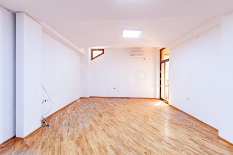 Stan, Poslovni prostor, Centar, Sud