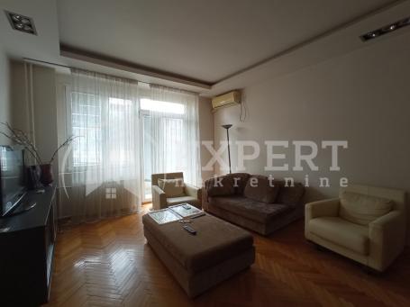 Izdaje se stan u strogom centru grada, 105m2