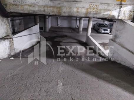 Izdaje se parking mesto u podzemnoj garaži  na keju
