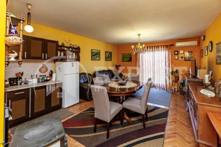 Kuća  u  nizu, nas. B. Bjegović, 300 m2, na  placu  od  209 m2