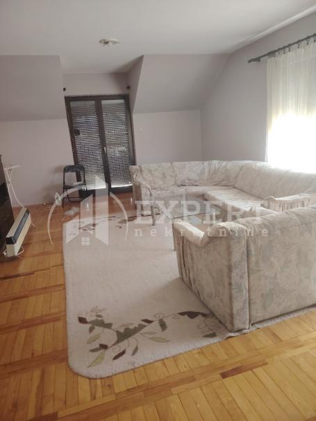 Izdaje se odličan duplex stan, kod Crvenog Pevca, 150m2