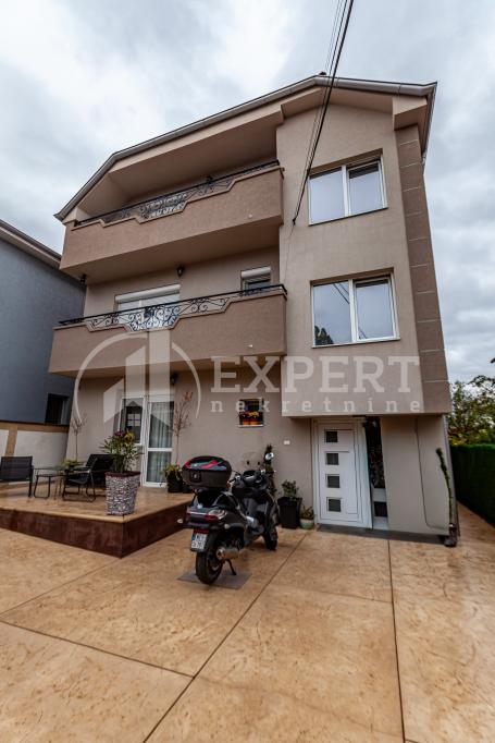 Luksuzna porodična kuća, 290m2, Ledena Stena