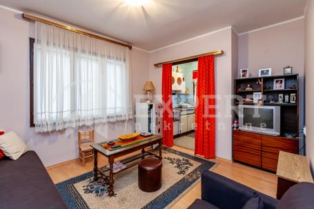 Deo kuće u blizini Doma zdravlja, 131m2