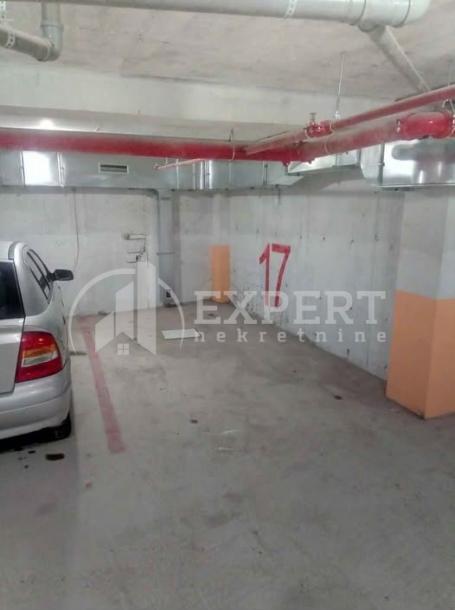 Izdaje se garažno mesto u naselju Vagres city, 12m2!