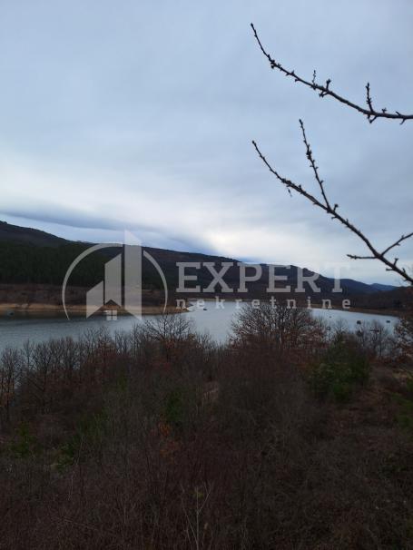 Plac 750m2, Zavojsko jezero