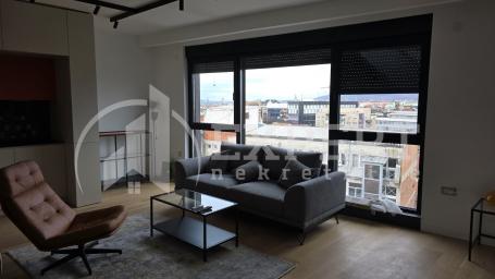 Izdaje se stan sa privatnim bazenom na krovnoj terasi, 83m2