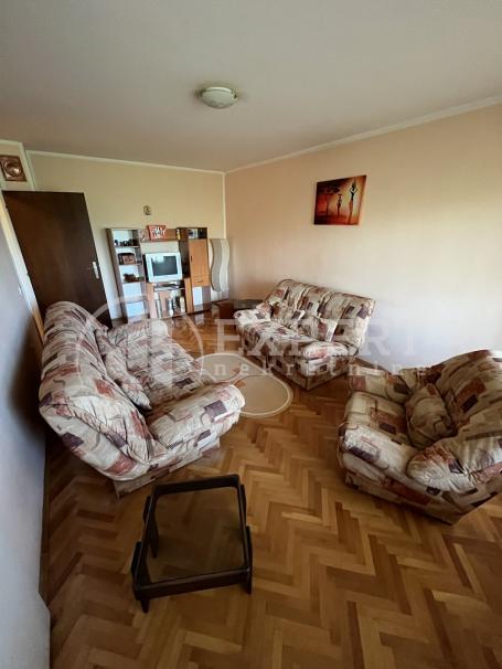 Izdaje se odličan jednosoban stan na Bulevaru Nemanjića, 33m2