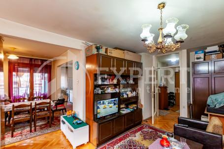 Stan u blizini Pravnog fakulteta, 2.5, 77 m2