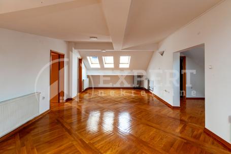 Odličan komforan trosoban stan 124m2, centar - kod Dušanovog bazara, 2. sprat
