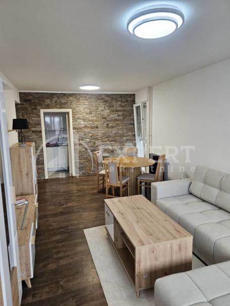 Odličan kompletno renoviran stan kod Gradske bolnice, 68m2, 8. sprat