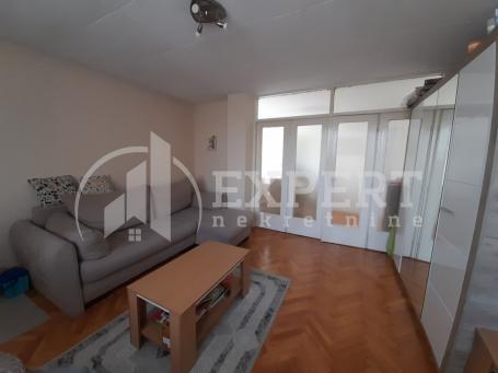 Izdaje se dvosoban stan preko puta Zone 2, 52m2 + terasa 7m2