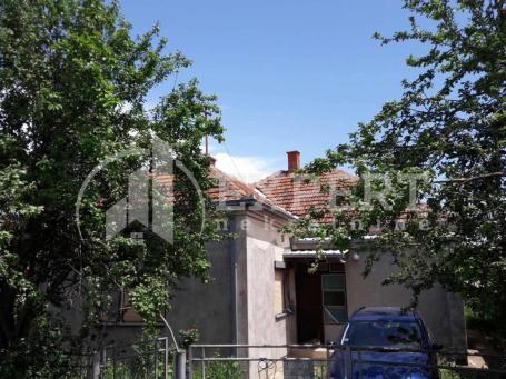 Kuća  u   Pirotu, ukupno  200 m2, plac  8,5  ari, 