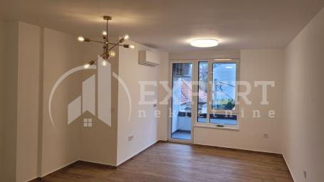 Izdaje se nov stan kao poslovni prostor u centru Niša 54m2