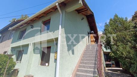 Dve kuće, 4 stambene jedinice, 162m2, Hisar