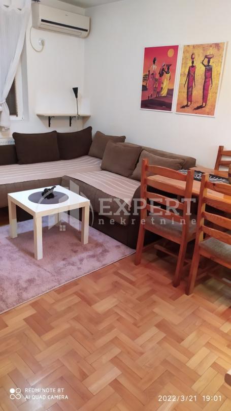 Izdaje se odličan stan kod Pravnog fakulteta, 36m2