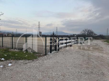 Izdaje se plac na Matejevačkom putu
