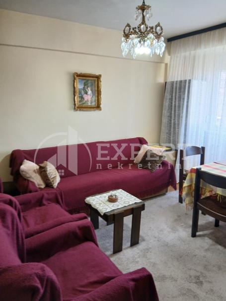 Izdaje se namešten dvosoban stan u blizini Šojke na Obilićevom vencu, 43m2, cg