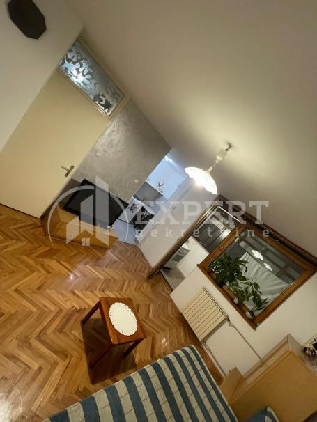 Izdaje se odličan, jednosoban stan na Vizantijskom bulevaru, 40m2