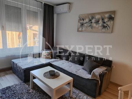 Izdaje se odličan stan kod Pravnog fakulteta, 40m2