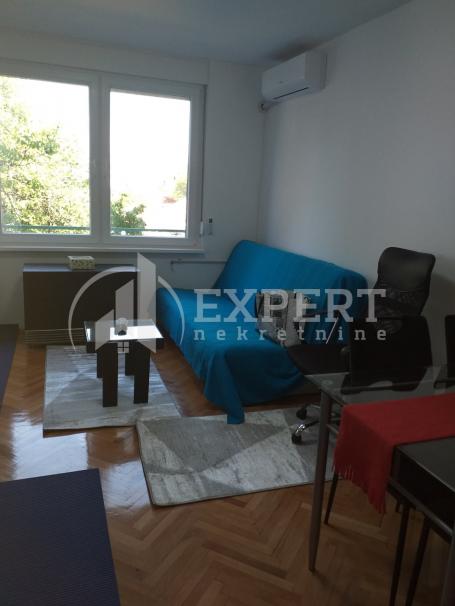 Izdaje se odličan stan na Bulevaru Nemanjića, 32m2