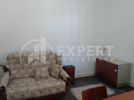 Izdaje se odlična kuća u strogom centru grada kao poslovni prostor, 100m2