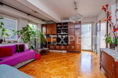 Dvosoban  stan  kod  Doma zdravlja, I  sprat, lift, 54 m2